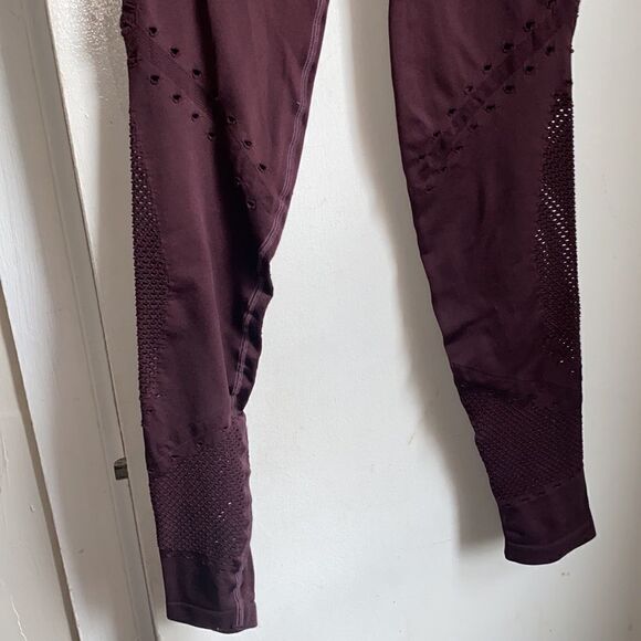 VICTORIAS SECRET High Rise 7/8 Perforated Yoga Seamless Sport Tight Leggings-S - Picture 5 of 10